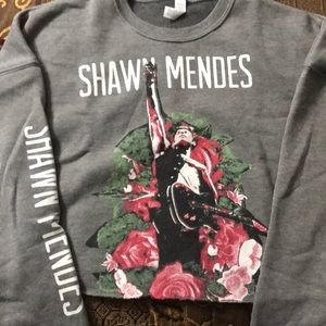 Shawn Mendes cropped long sleeve